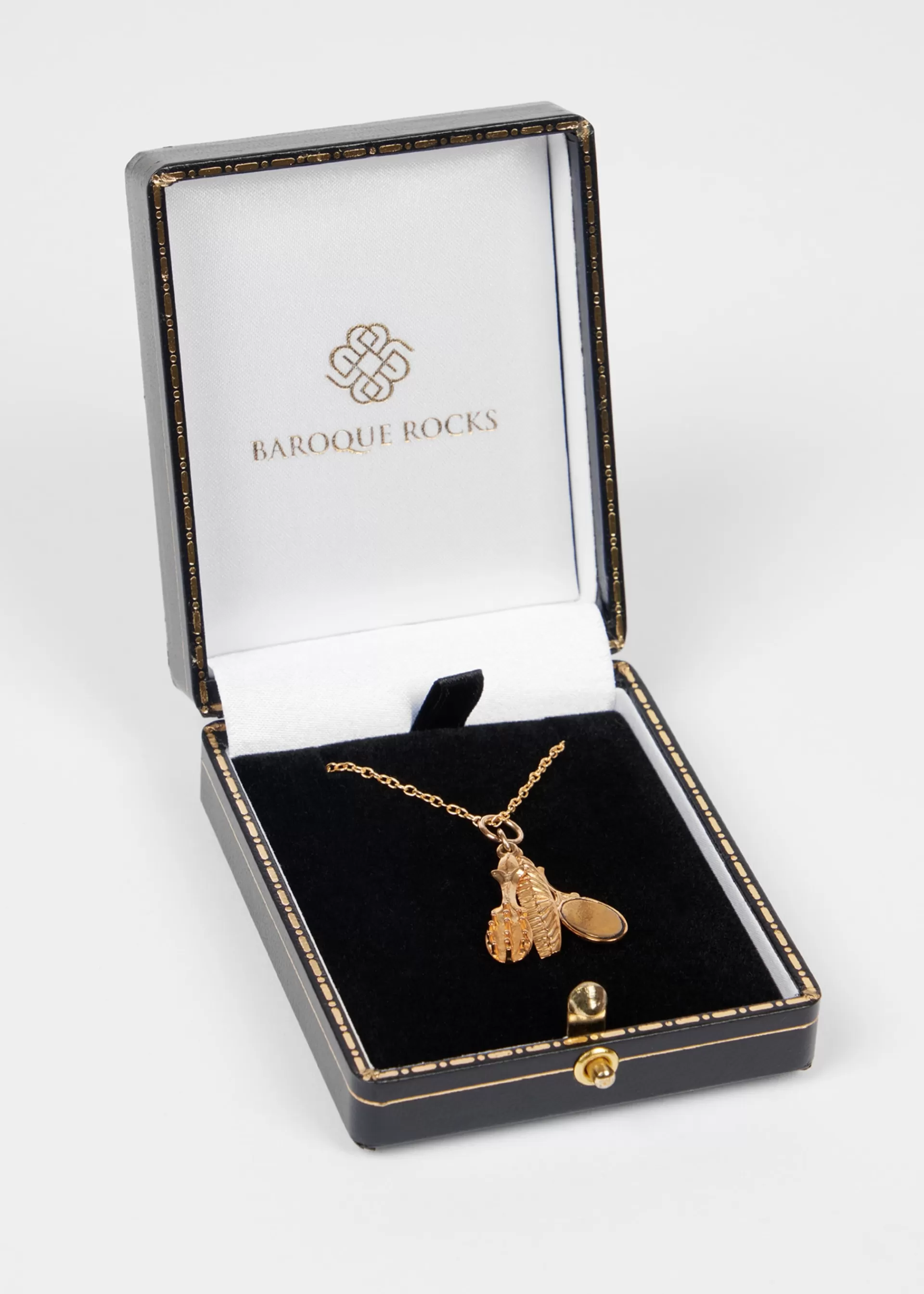 Glorious ' Hairbrush, Mirror & Comb Necklace by Baroque Rocks>Paul Smith Best